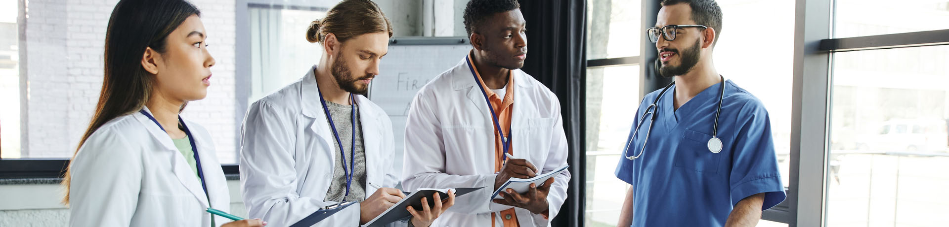 3 trainee and expert of healthcare